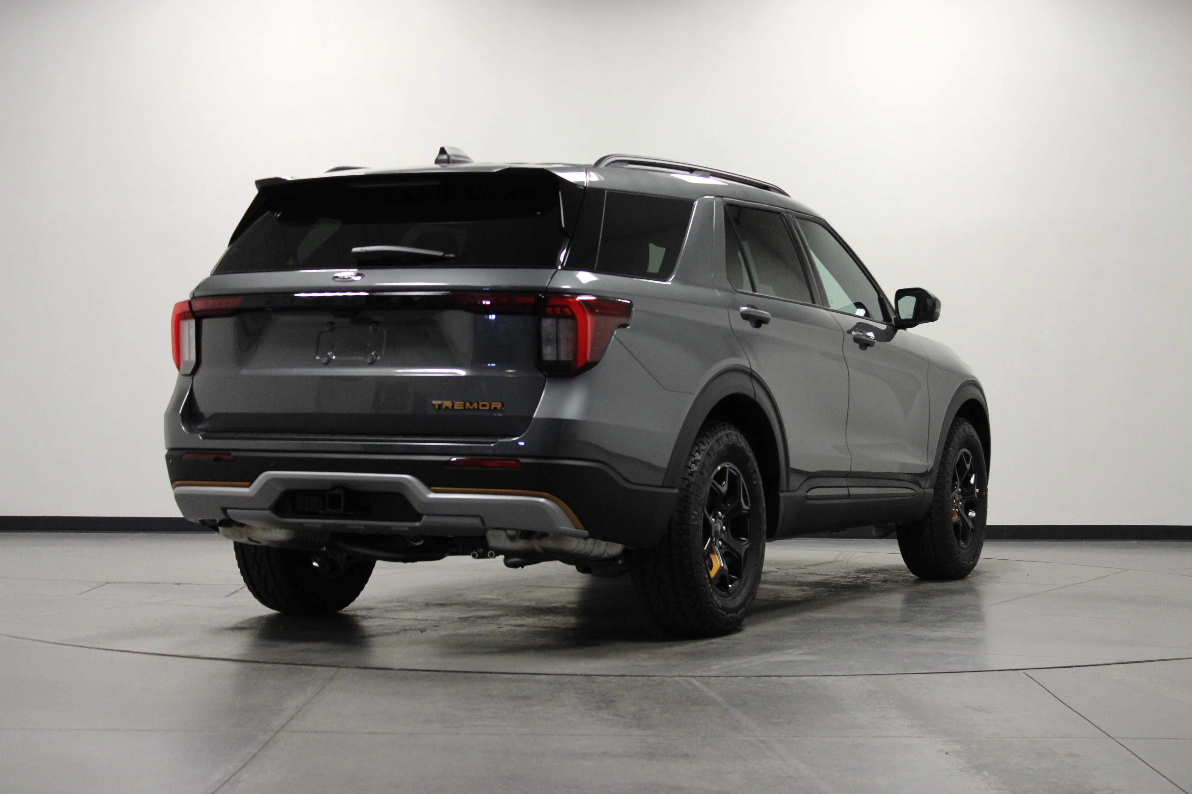 New 2026 Carbonized Gray Metallic Ford Tremor® image 4