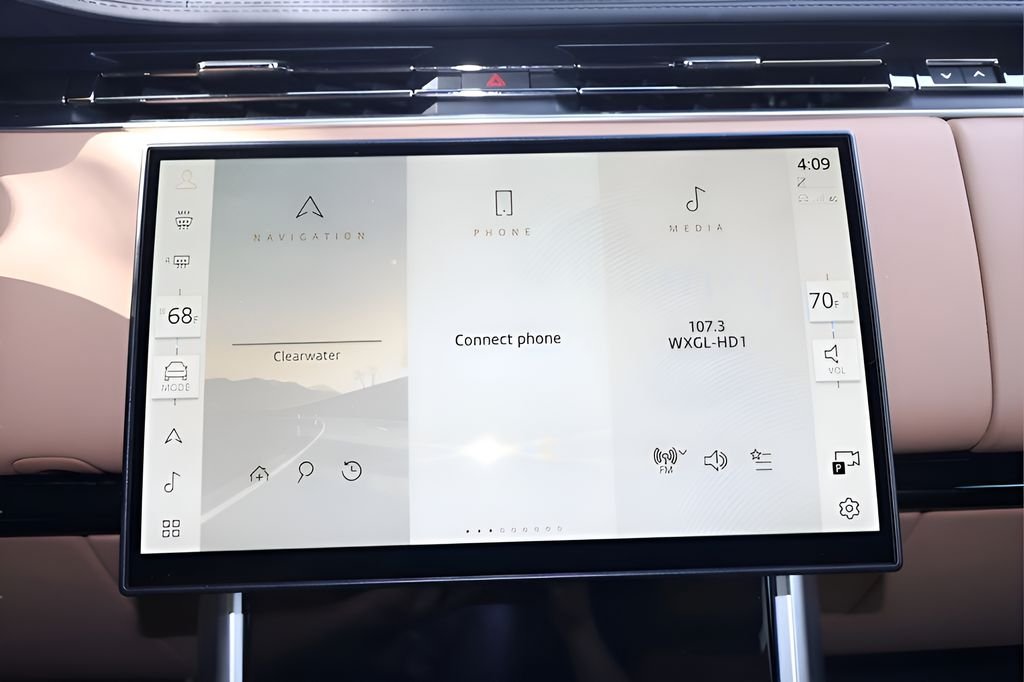 New 2026 Icy White Satin Land Rover SE image 22