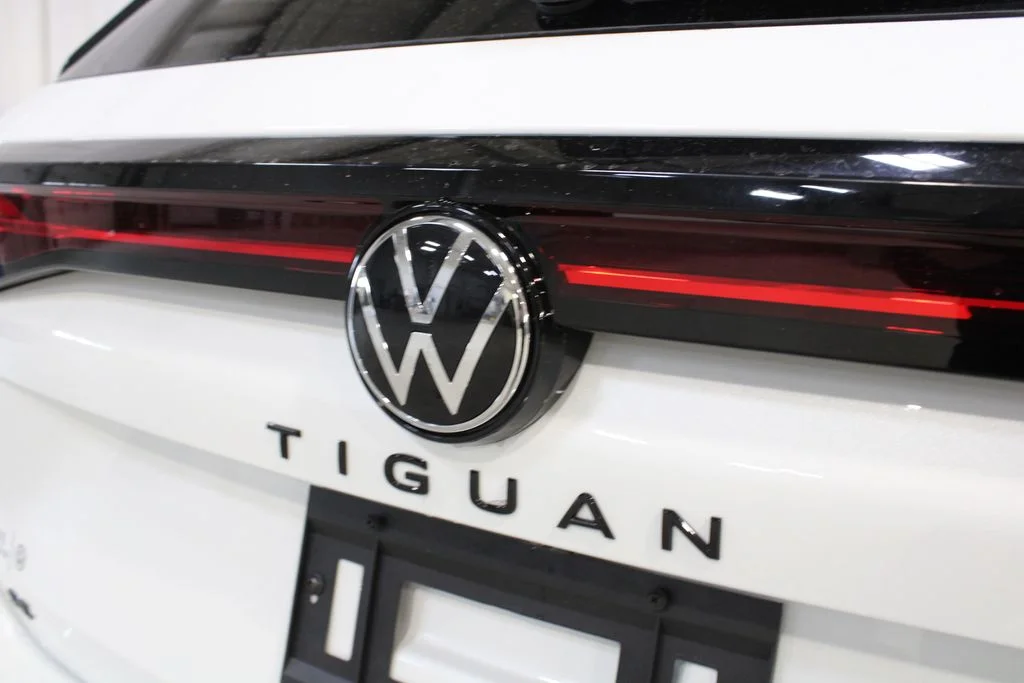 New 2026 White Volkswagen 2.0T SE R-Line Black image 32