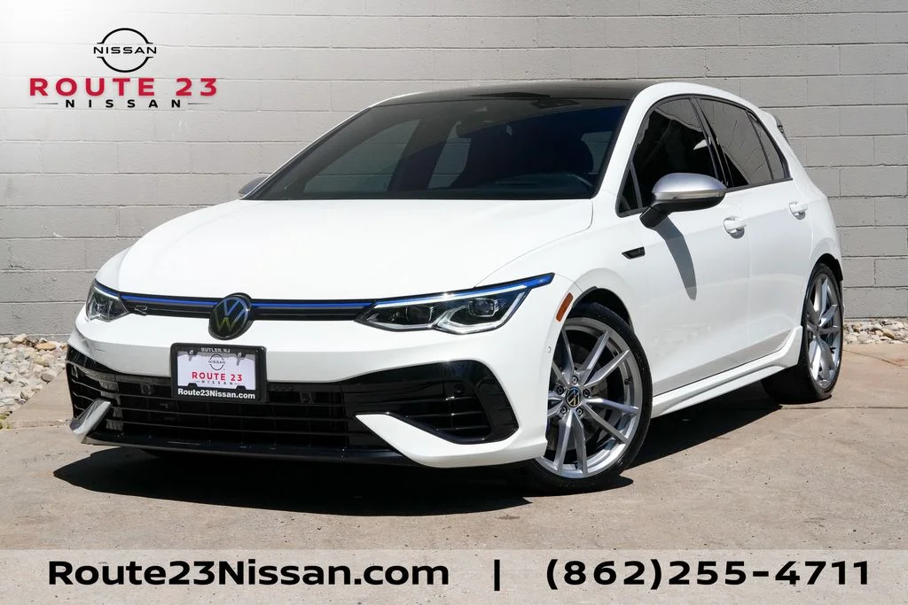 2024 Volkswagen Golf R 2.0 TSI 6MT's photo