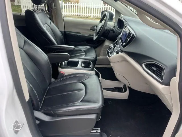Used 2023 White Chrysler Touring L image 21