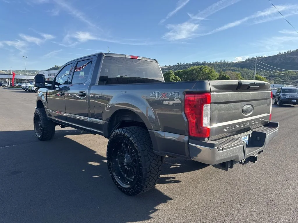 Used 2019 Magnetic Metallic Ford XLT image 5