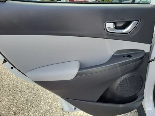 2022 Hyundai Kona Limited - Photo 13