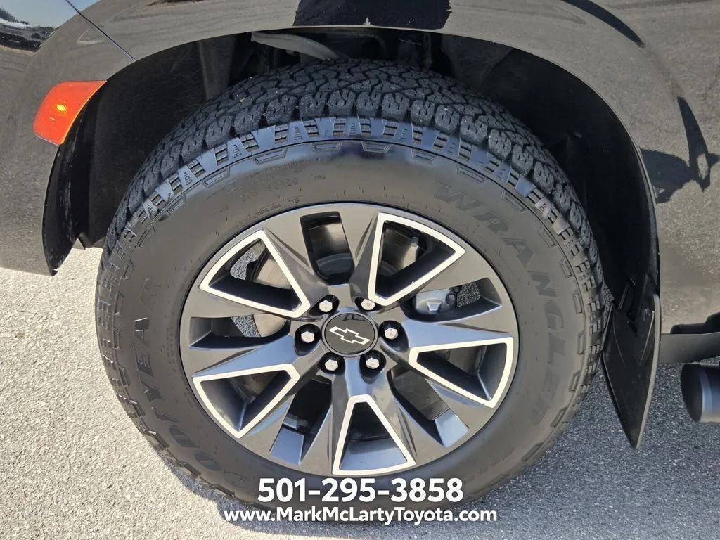 Used 2021 Black Chevrolet Z71 image 17