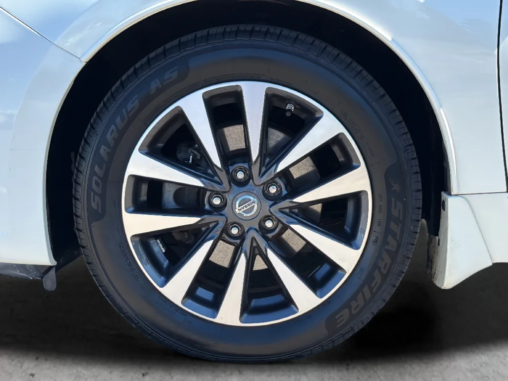 Used 2017 White Nissan 2.5 SV image 34