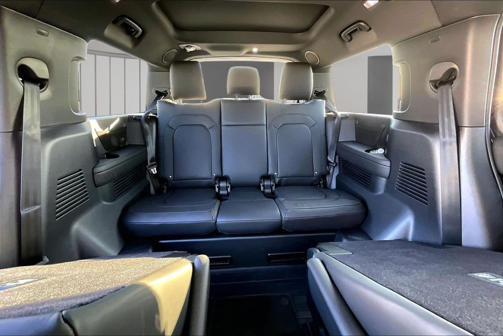 New 2026 Santorini Black LAND ROVER X-Dynamic SE image 11
