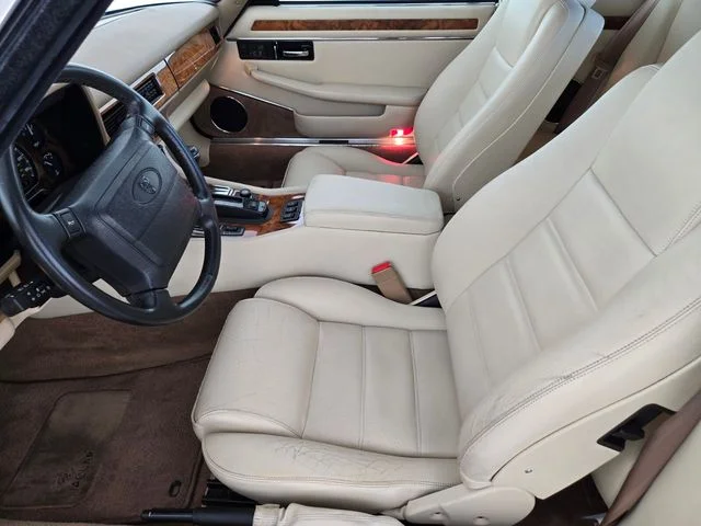 Used 1995 Green Jaguar 2+2 image 9