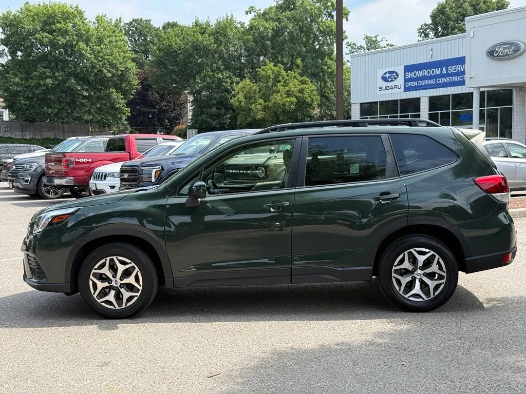 Used 2023 Cascade Green Silica Subaru Premium image 5