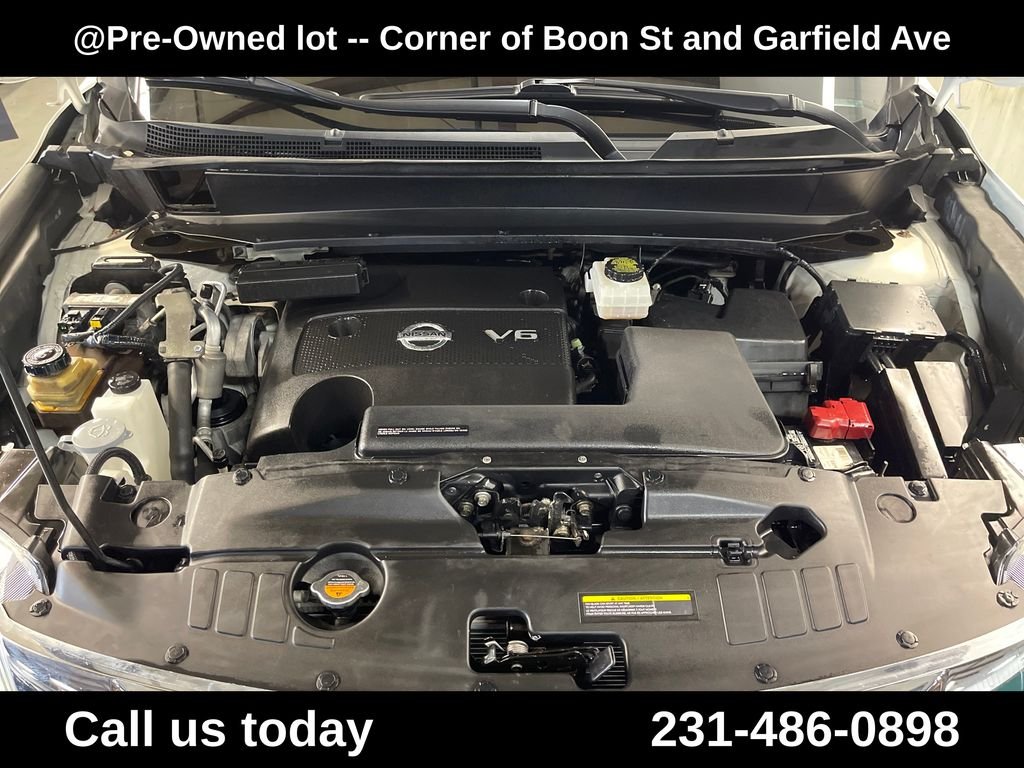 Used 2016 White Nissan SL image 10