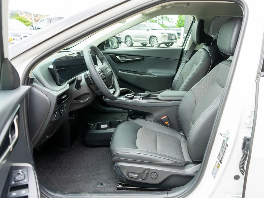 New 2026 Glacial White Pearl Kia LIGHT image 11