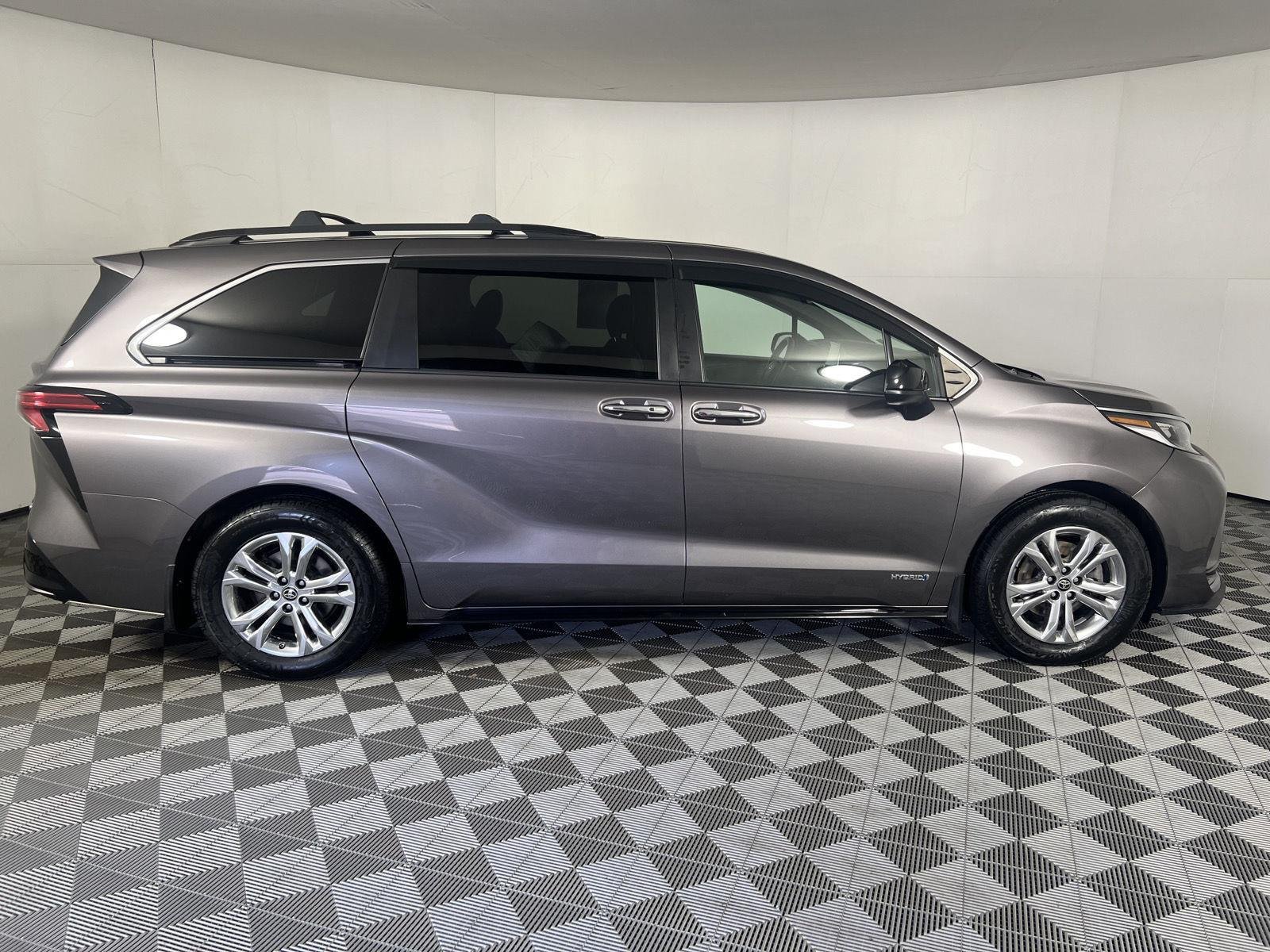 Used 2021 Gy Toyota XSE image 19