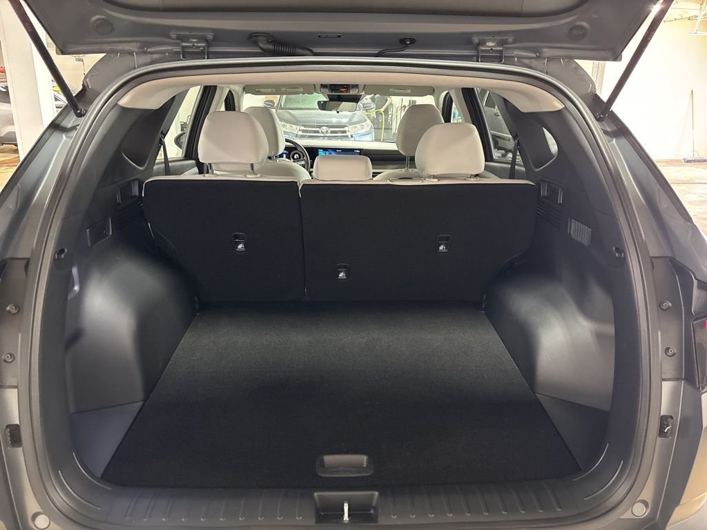 Used 2025 Gray Hyundai SE image 29