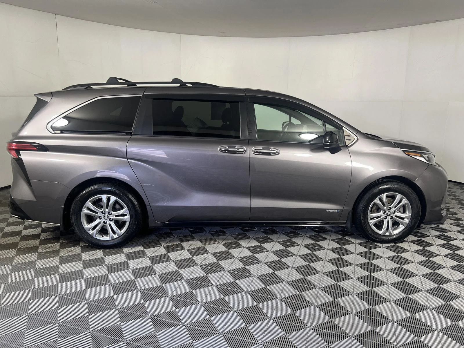 Used 2021 Predawn Gray Mica Toyota XSE image 19