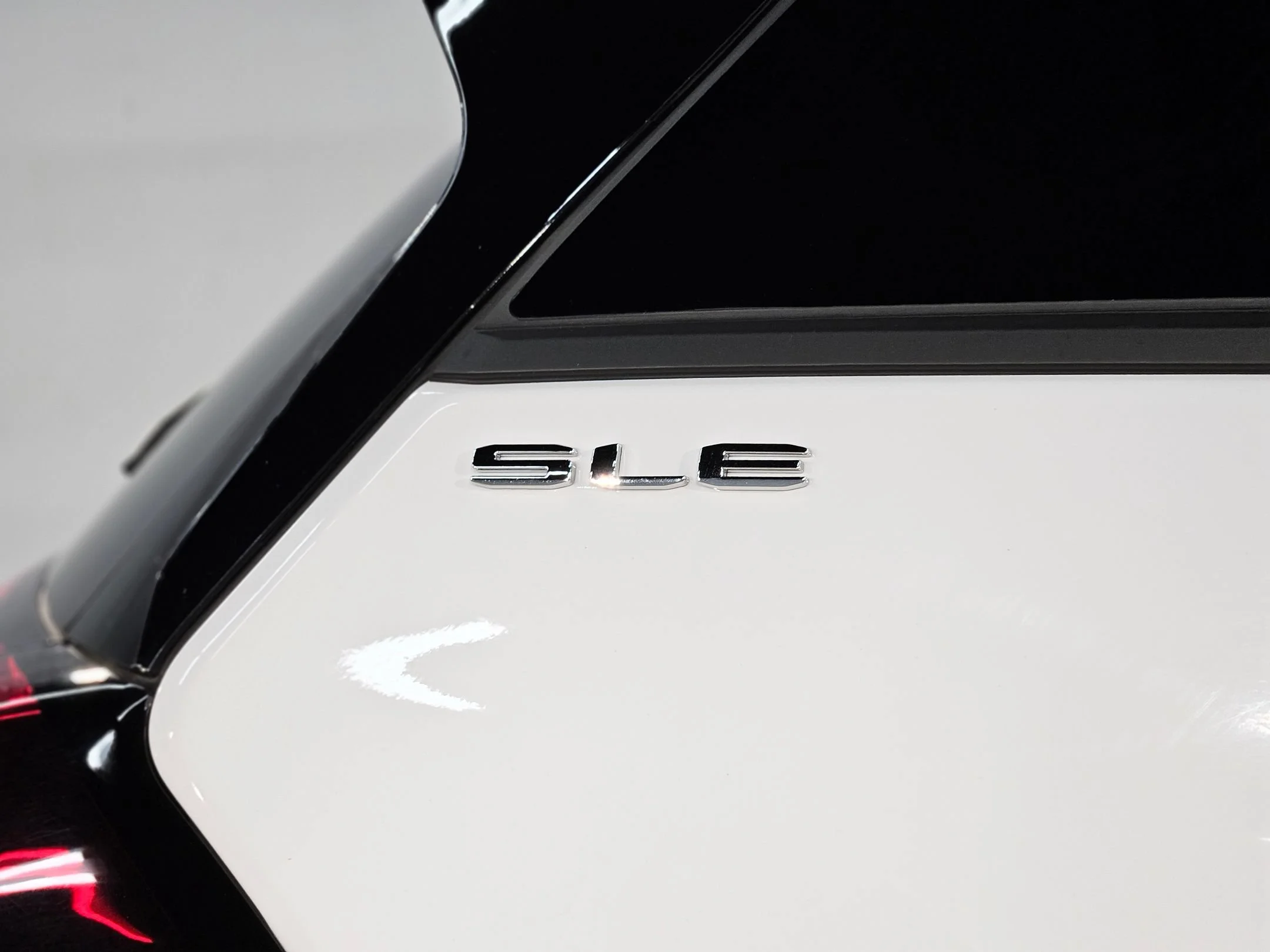 Used 2024 Summit White GMC SLE image 36