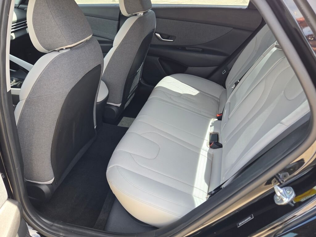 Used 2022 Black Hyundai Limited image 13