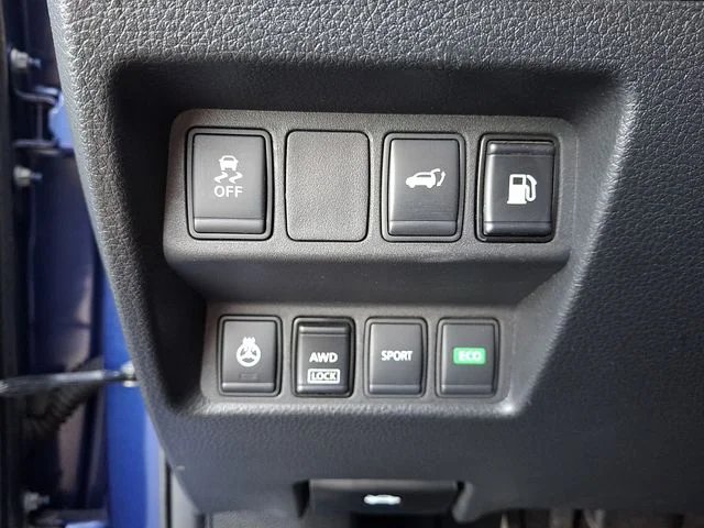 Used 2018 Blue Nissan SV image 25