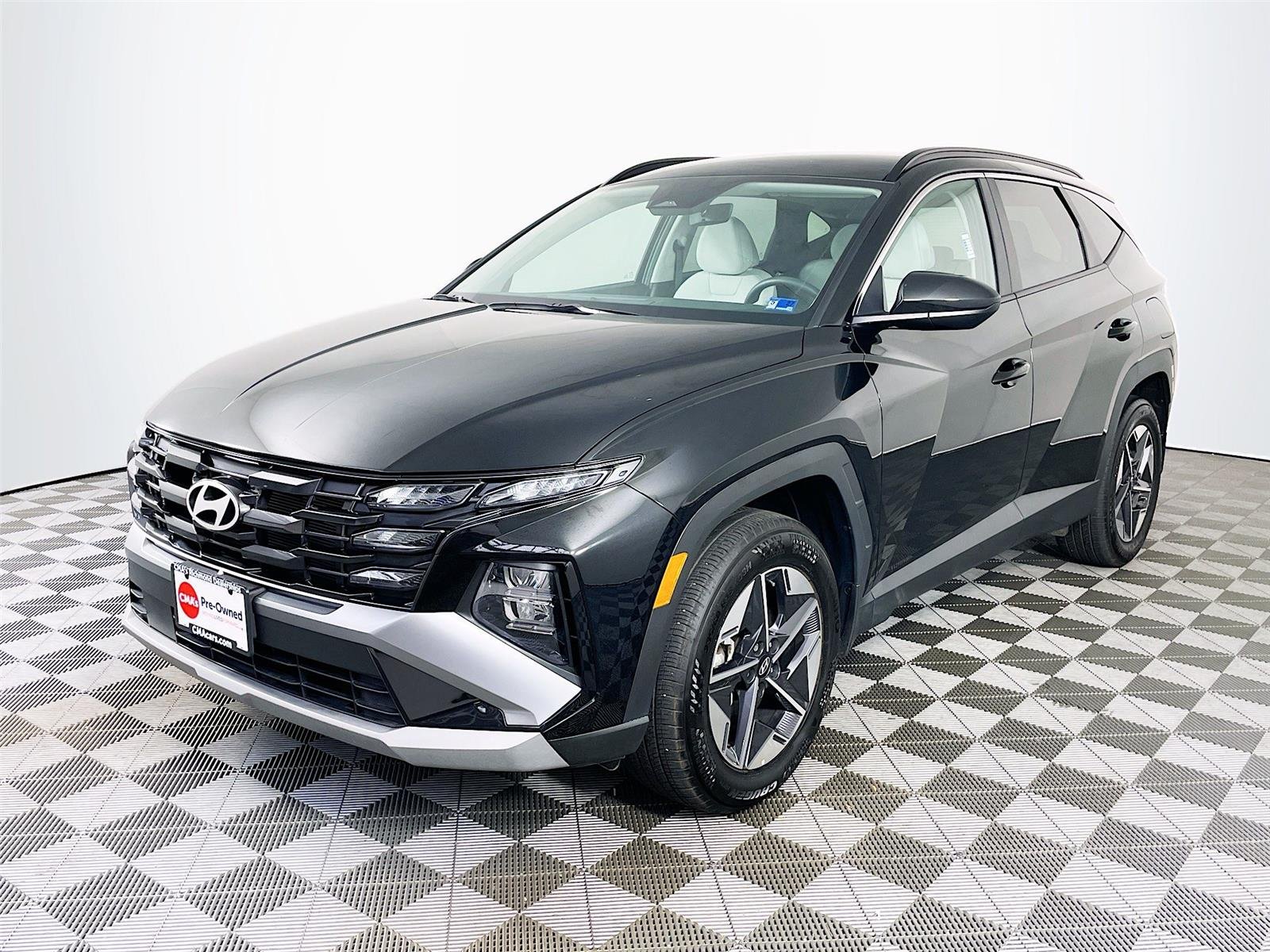 Used 2025 Phantom Black Hyundai SEL image 3