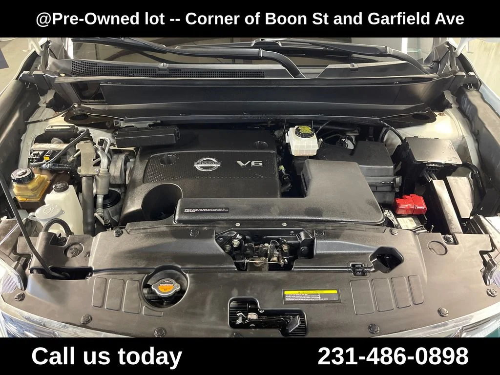 Used 2016 White Nissan SL image 10