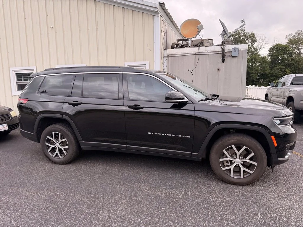 Used 2024 Black Jeep Limited image 1