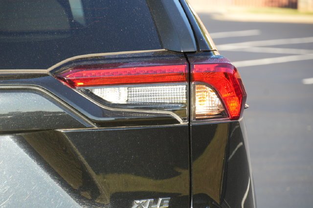 Used 2024  Toyota XLE image 19