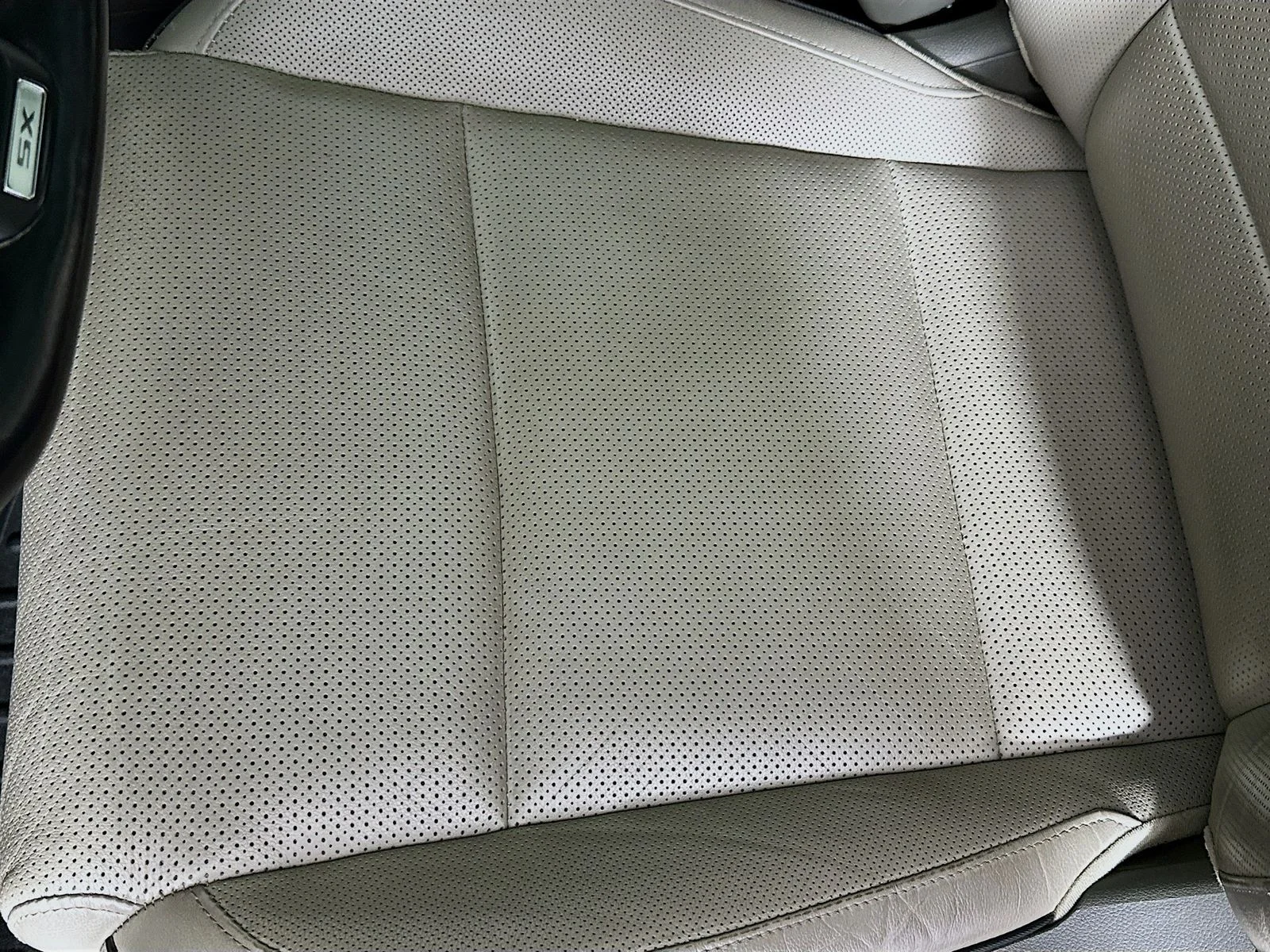 Used 2017 Mineral Silver Kia SX image 20