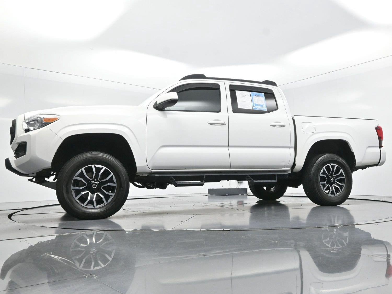 Used 2022 White Toyota SR V6 image 48