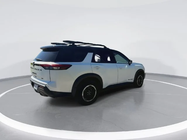Used 2025  Nissan Rock Creek image 10