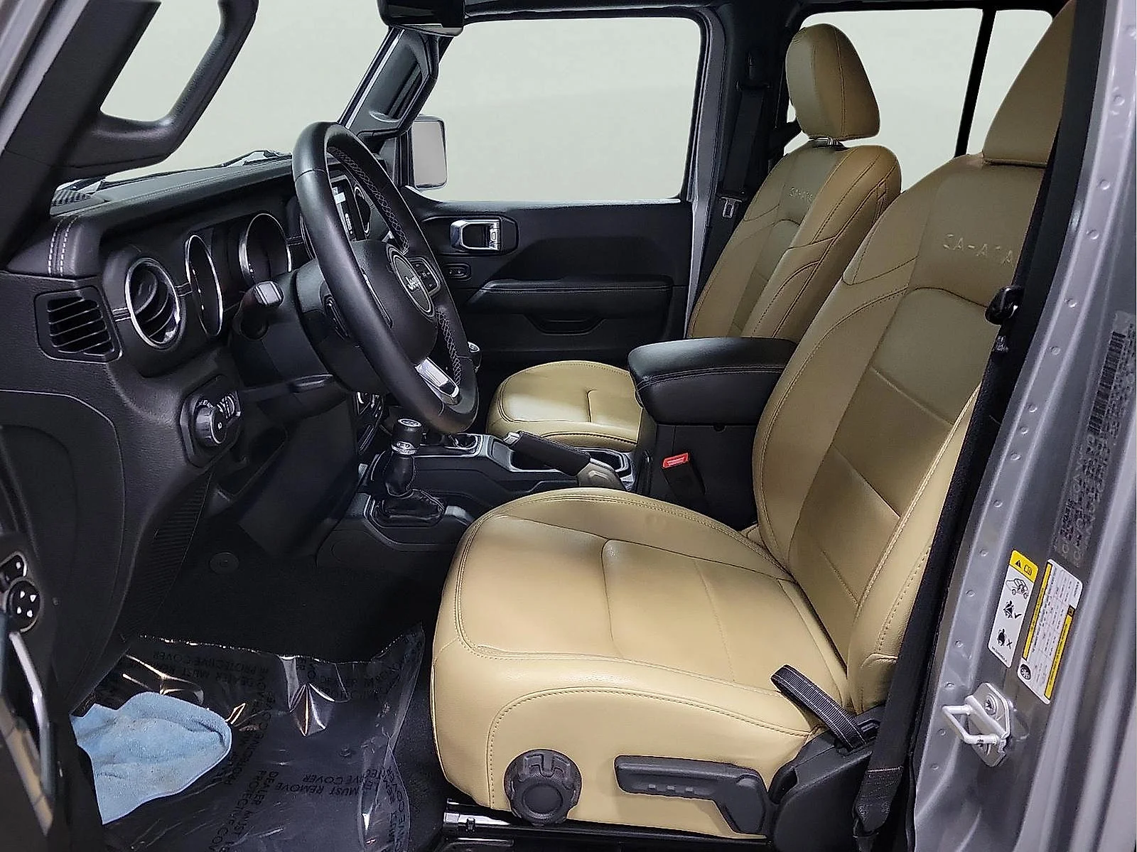 Used 2018 Billet Silver Metallic Clearcoat Jeep Sahara image 11