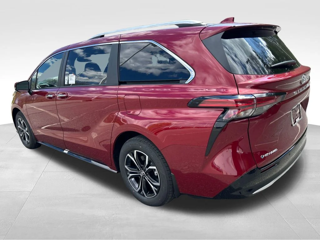New 2026 Ruby Flare Pearl Toyota Platinum image 3