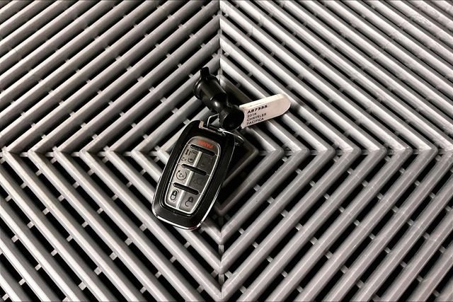 Used 2018 Granite Crystal Metallic Clearcoat Chrysler Limited image 11