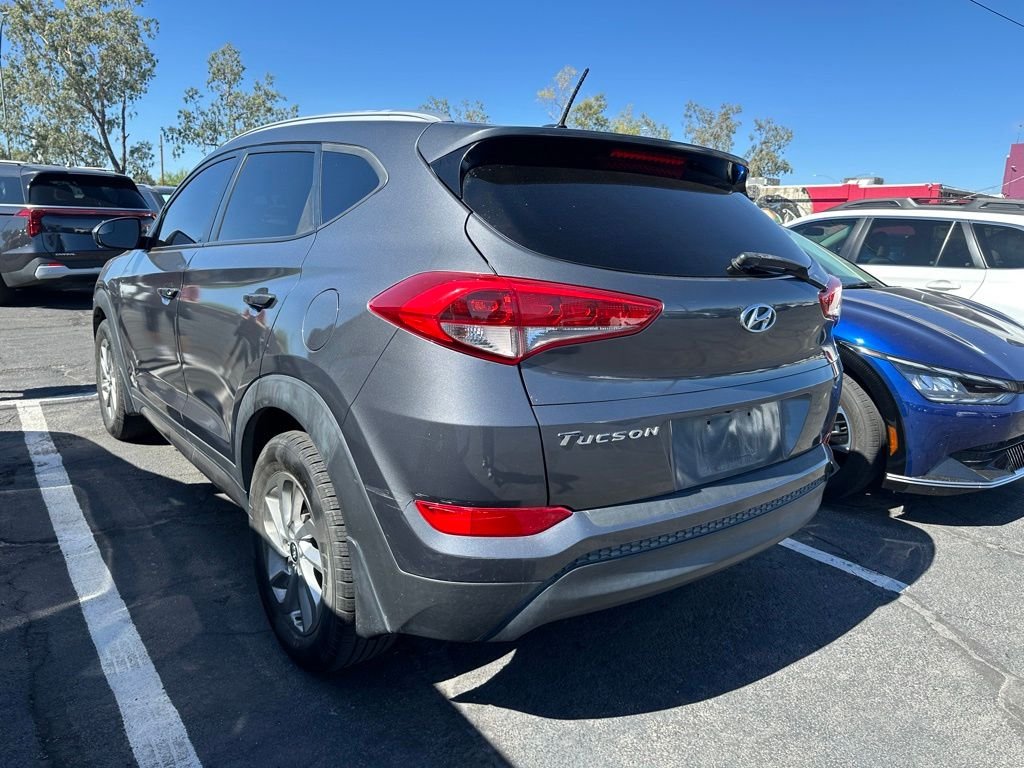 Used 2016 Gray Hyundai SE image 8