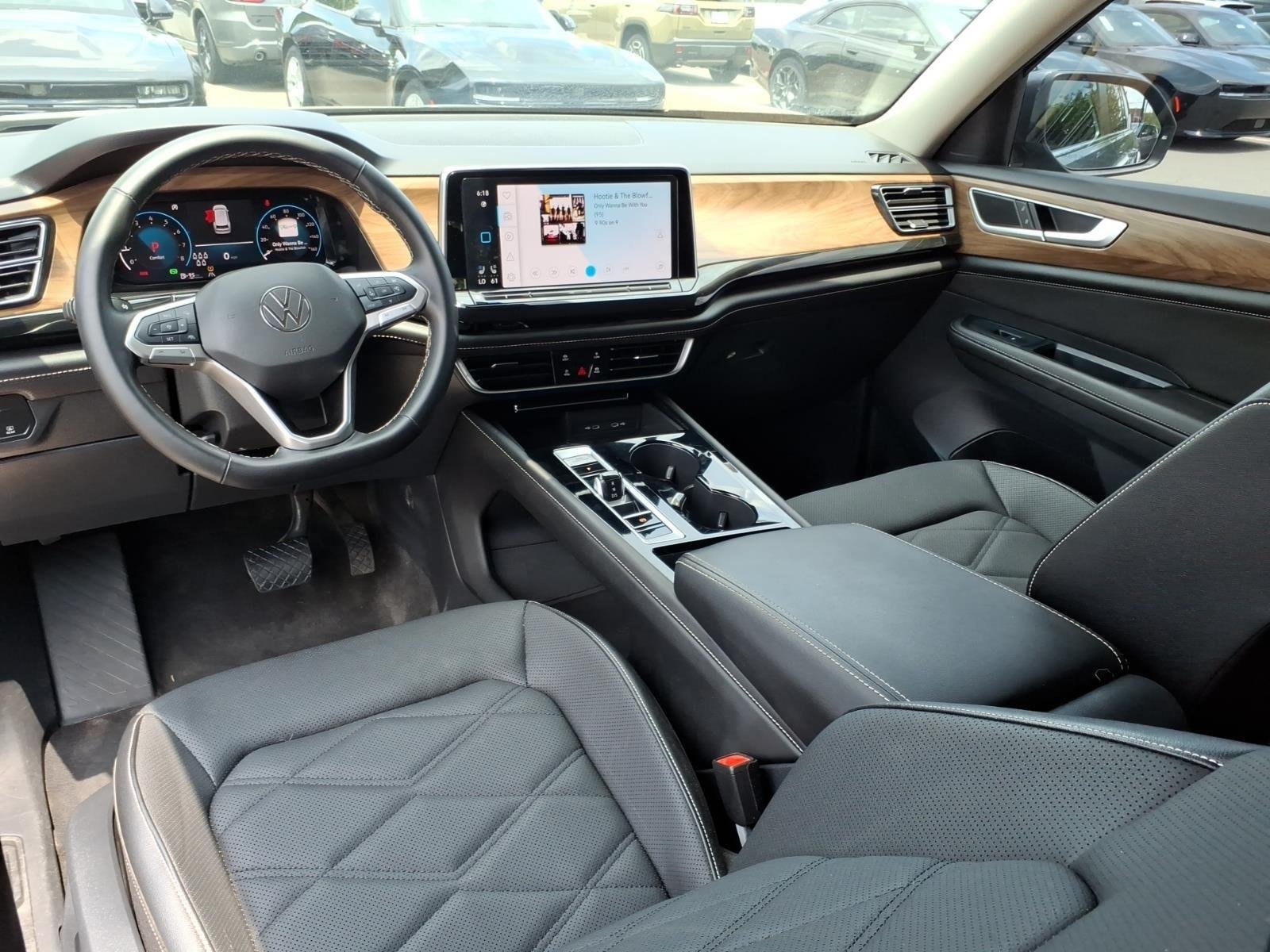 Used 2025 GRAY VOLKSWAGEN SE image 21