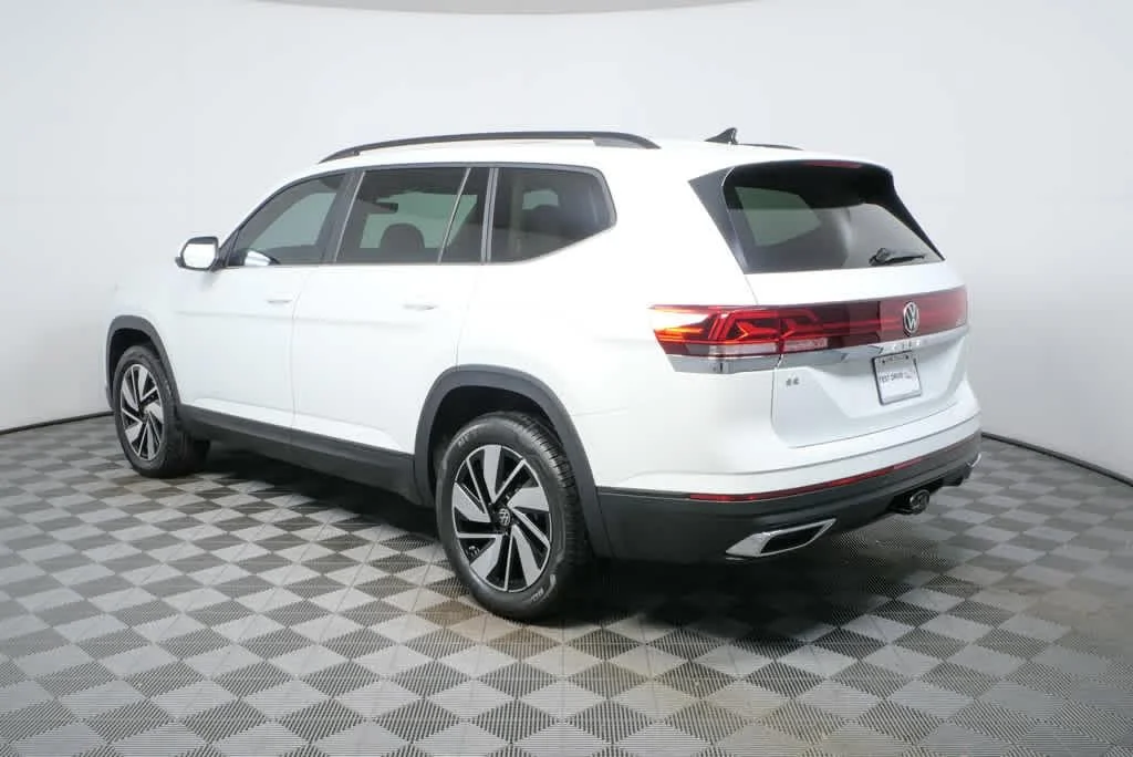 New 2026 Opal White Pearl Volkswagen 2.0T SE w/Technology image 26