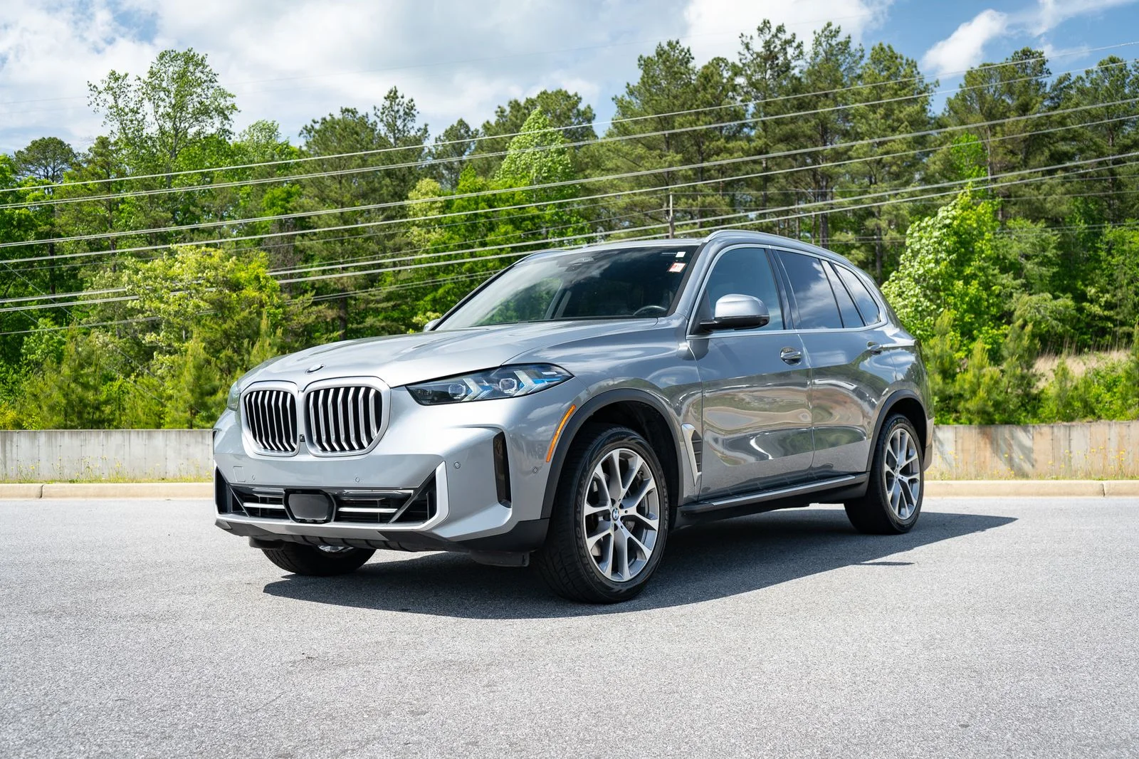 Used 2024 Gray BMW sDrive40i image 3