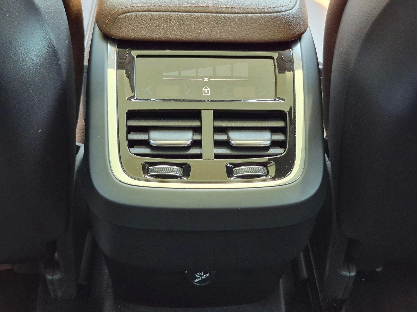 Used 2018 Crystal White Metallic Volvo Inscription image 18