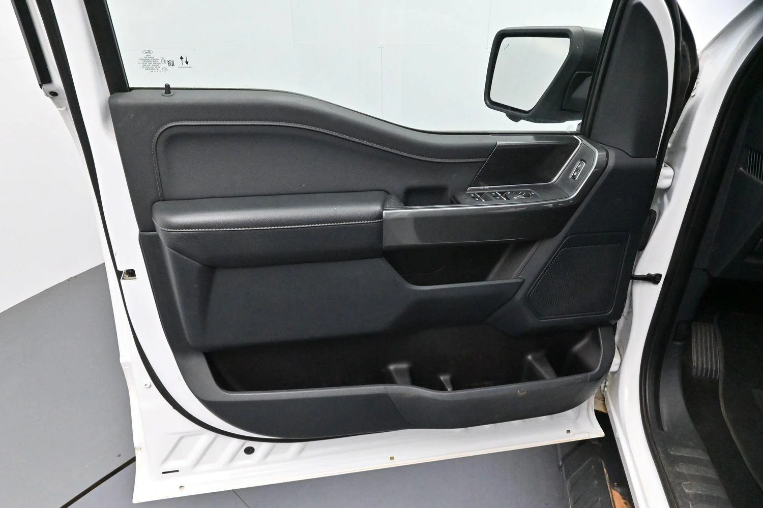 Used 2022 Oxford White Ford XL image 9