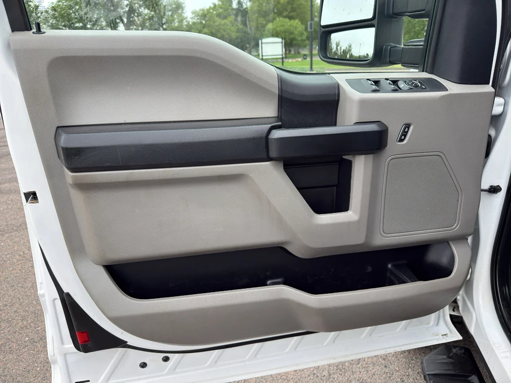 Used 2019 Oxford White Ford XL image 18