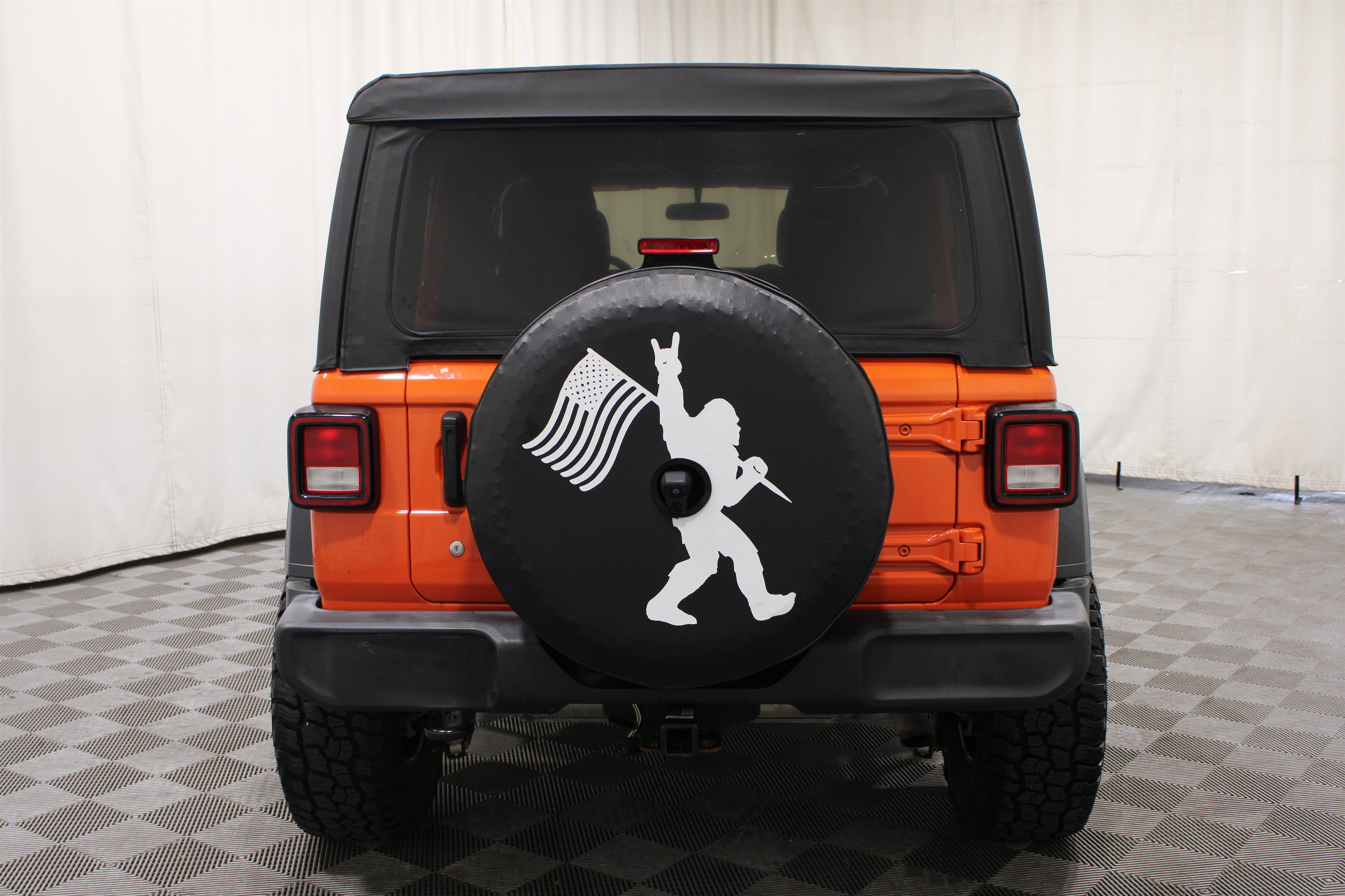 Used 2018 Punkn Metallic Clearcoat Jeep Sport image 25