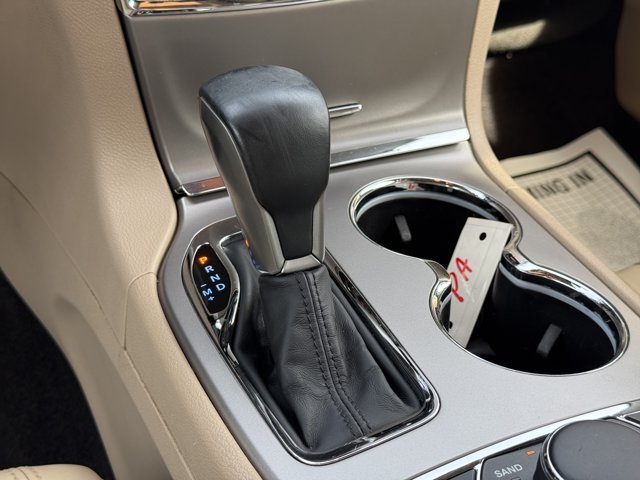 Used 2019 Diamond Black Crystal Pearlcoat Jeep Limited image 15