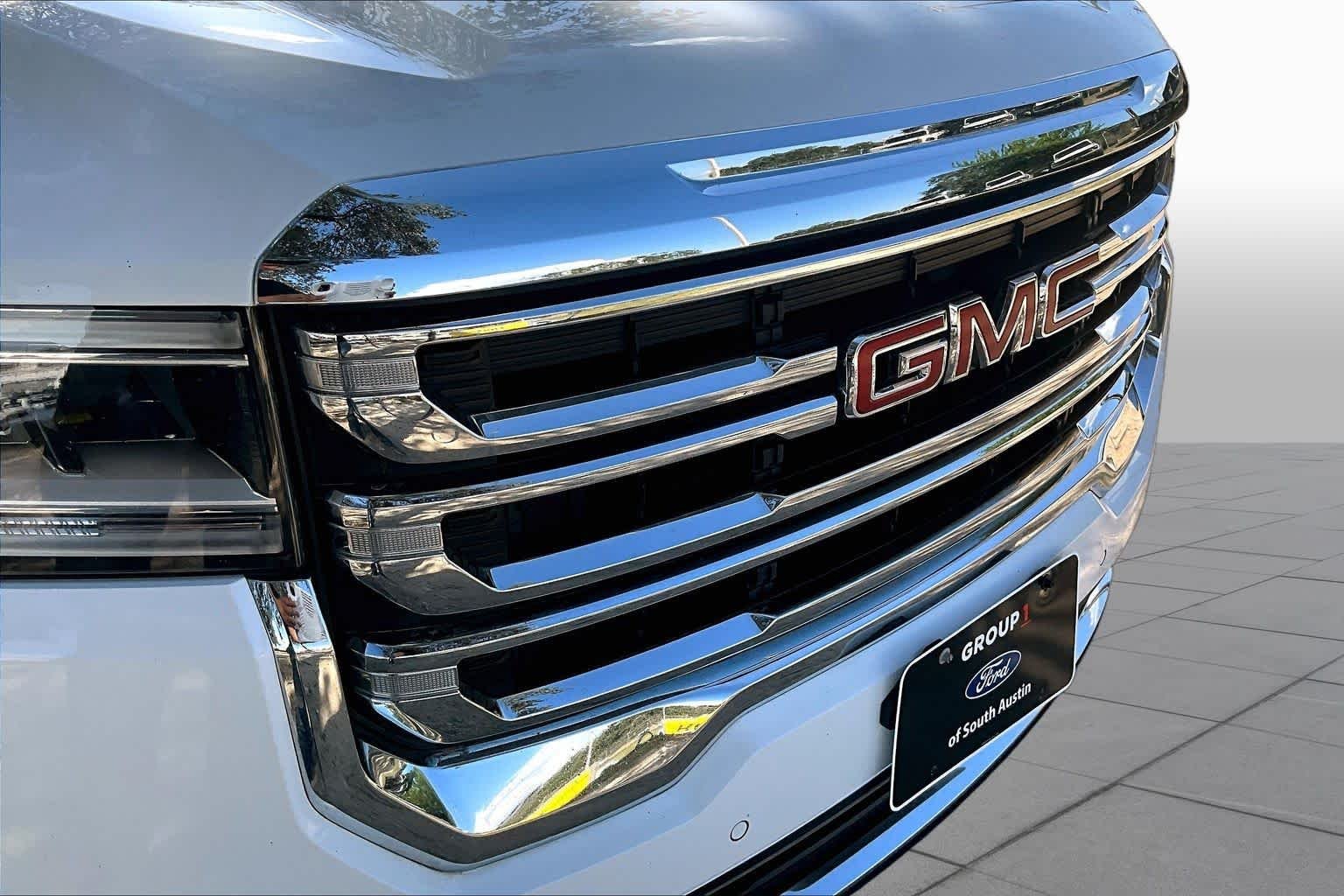 Used 2022 Summit White GMC SLE image 30