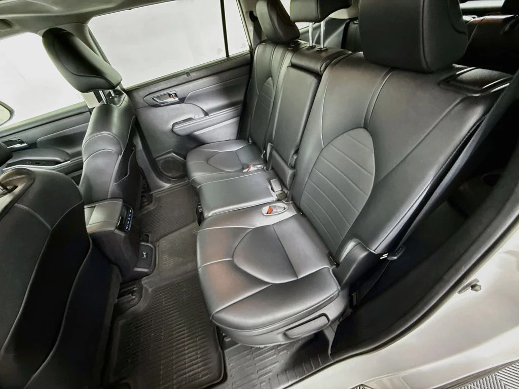 Used 2021 Blizzard Pearl Toyota XLE image 26