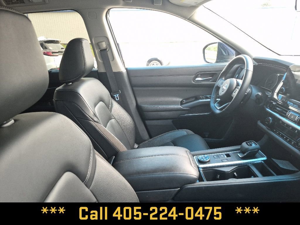 Used 2025  Nissan SL image 22