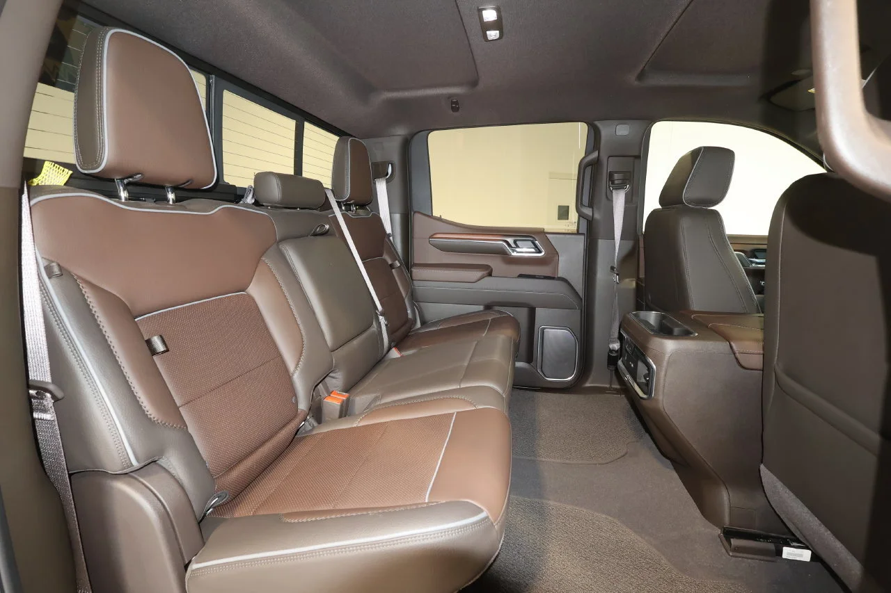 Used 2025 White Frost Tricoat GMC Denali image 27