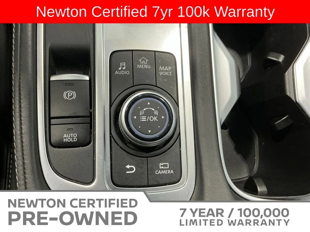 Certified Used 2025 Mineral Black INFINITI LUXE image 30