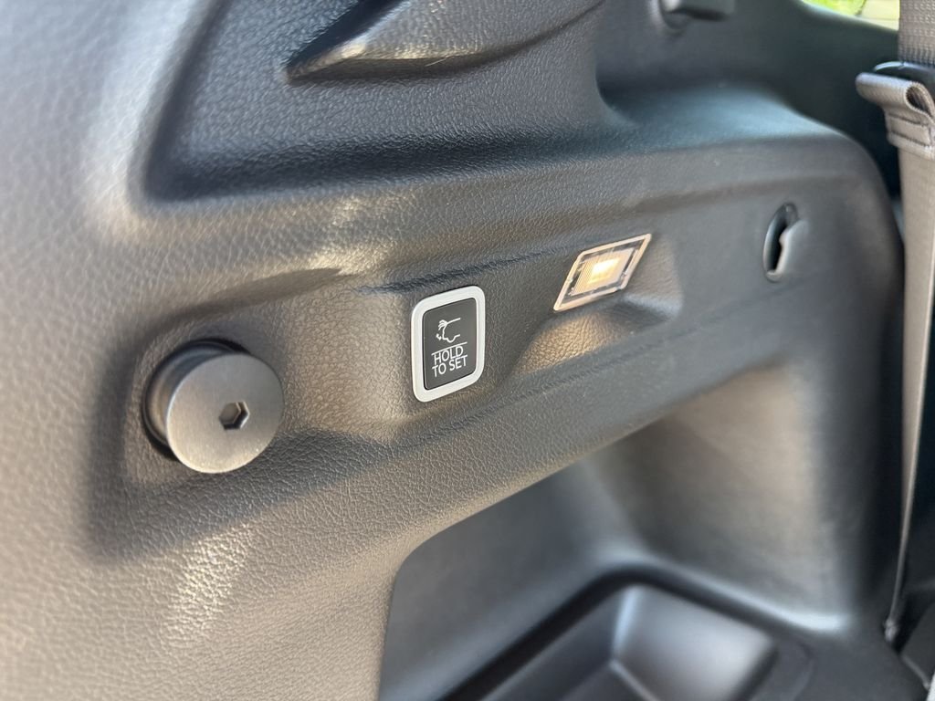 New 2026 Diamond Black Crystal Pearlcoat Jeep Altitude image 26