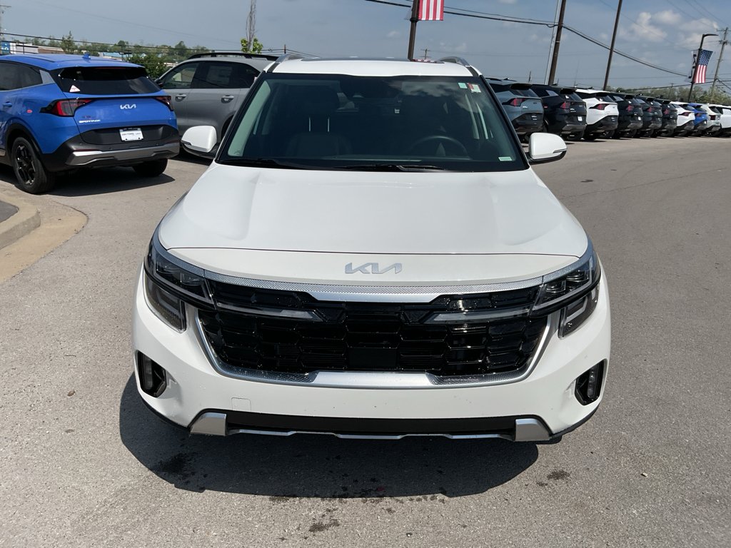 Certified Used 2025 Snow White Pearl Kia SX image 3