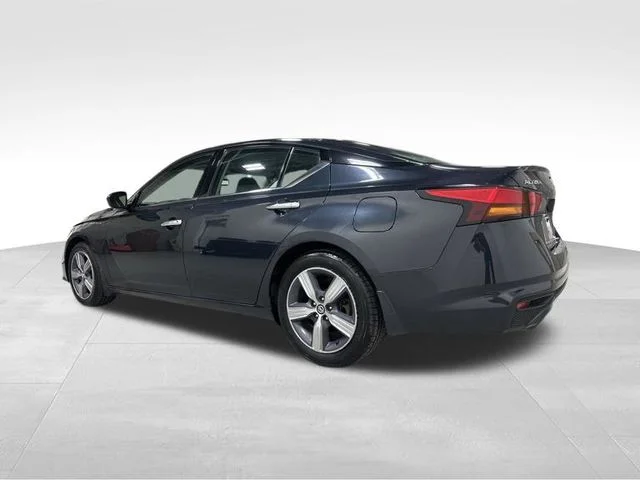 Used 2019 Blue Metallic Nissan 2.5 SV image 10