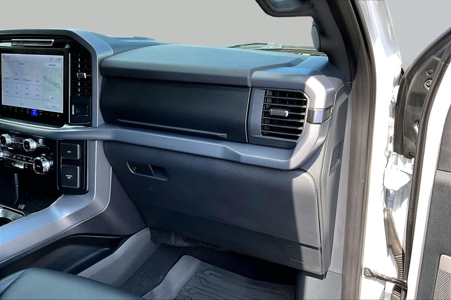 Used 2025 Oxford White Ford XLT image 19