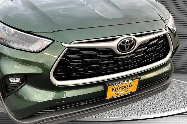 Used 2023 Green Toyota XLE image 34