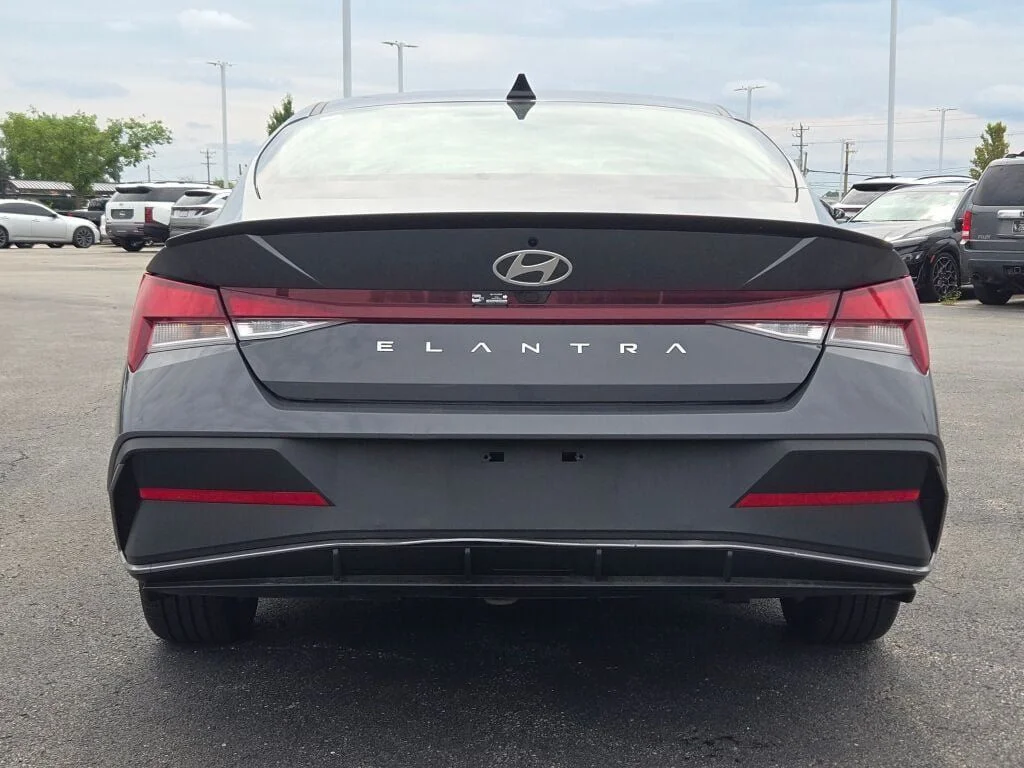 Used 2026 Gray Hyundai SEL Sport image 11